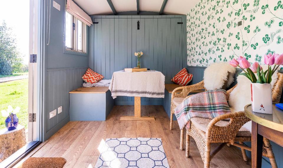 Old King William Shepherd Huts And Private Hot Tubs In North Norfolk Hunworth Eksteriør bilde