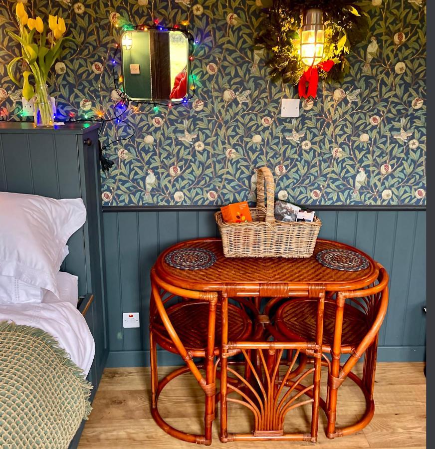 Old King William Shepherd Huts And Private Hot Tubs In North Norfolk Hunworth Eksteriør bilde